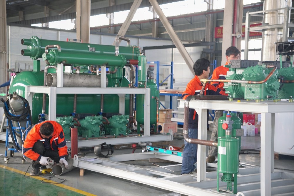 寒冬將至，冰勛制冷車間卻熱火朝天